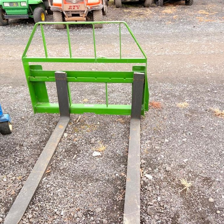 John Deere Kivel 48in Pallet Fork Attachment