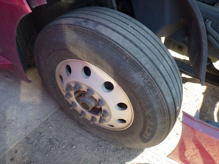 2020-volvo-vnl-760-image-24