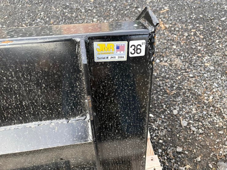 (new)-36in-dingo-bucket-image-4