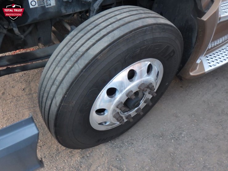 2022-kenworth-t680-image-23