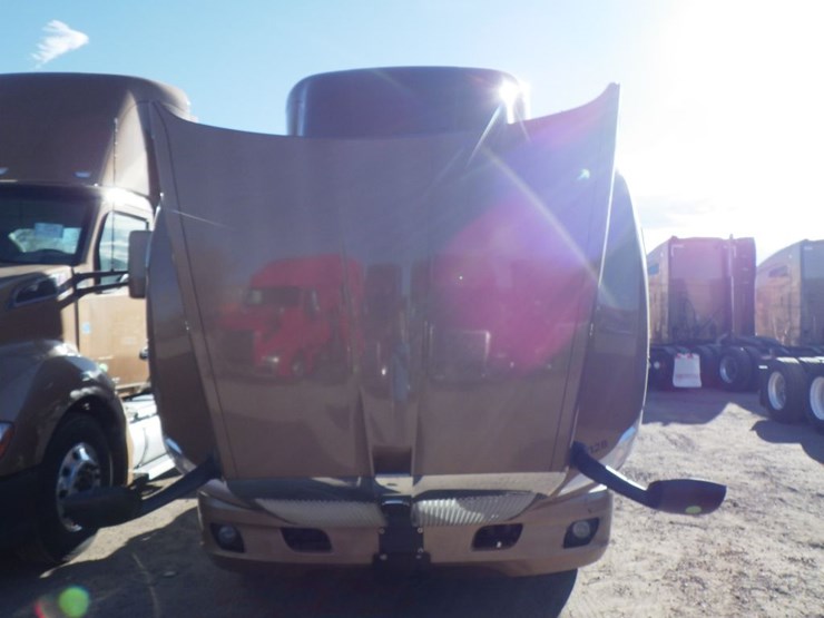 2022-kenworth-t680-image-25