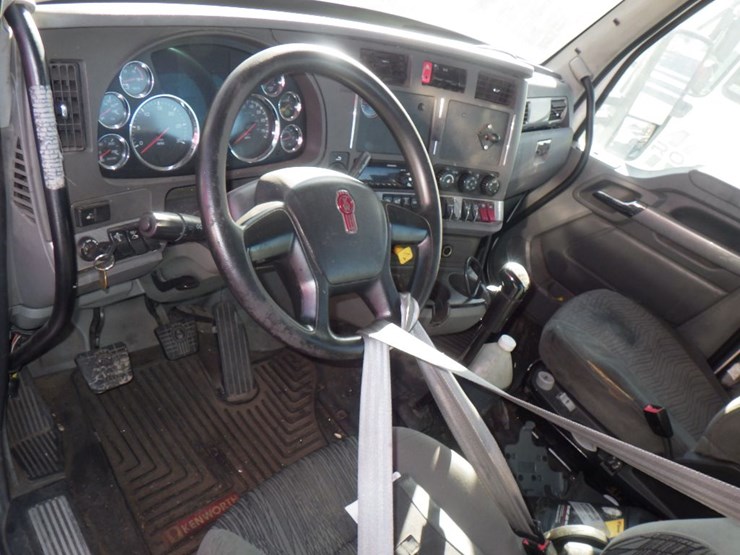 2016-kenworth-t680-image-13
