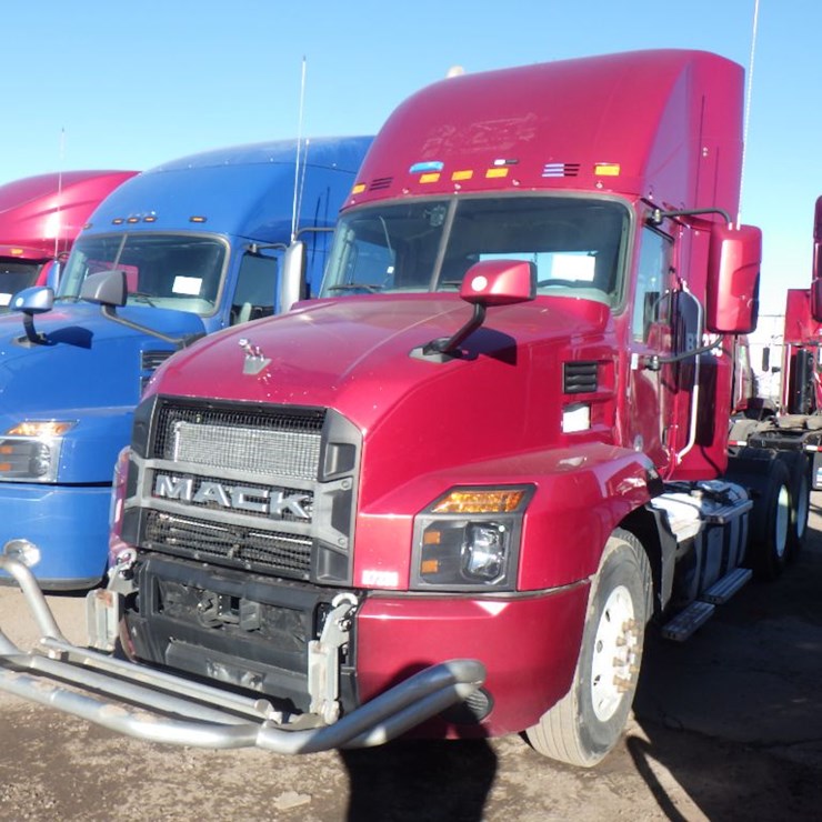 2020 MACK AN64T