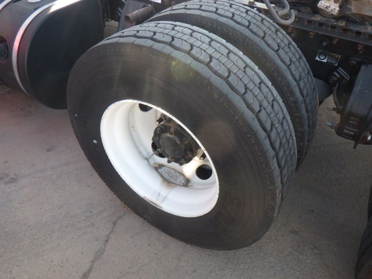 2016-kenworth-t680-image-11