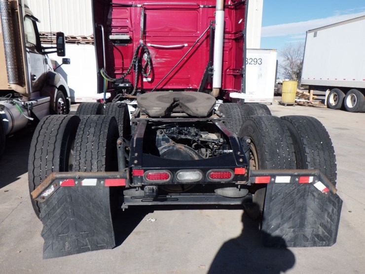 2020-volvo-vnl-760-image-9