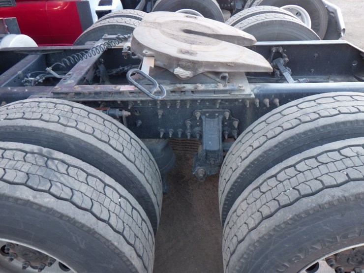 2020-volvo-vnl-760-image-13