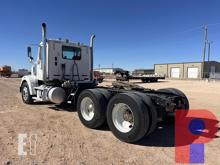 2021-freightliner-coronado-122-sd-image-2