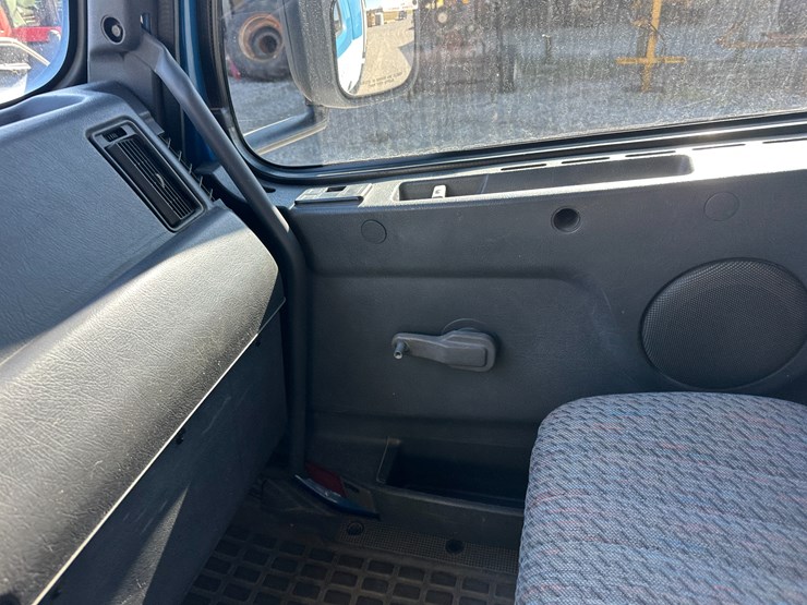 1998-volvo-vn-image-76