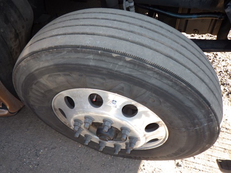 2022-kenworth-t680-image-28