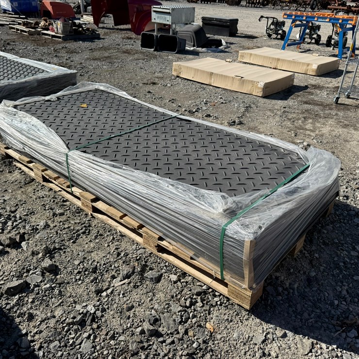 #33662 • Lot of Ground Protection Mats