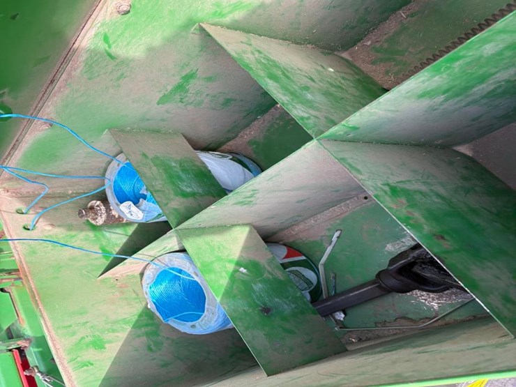 john-deere-348-image-9