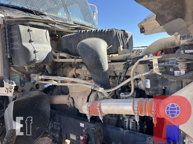 2022-freightliner-coronado-122-sd-image-8