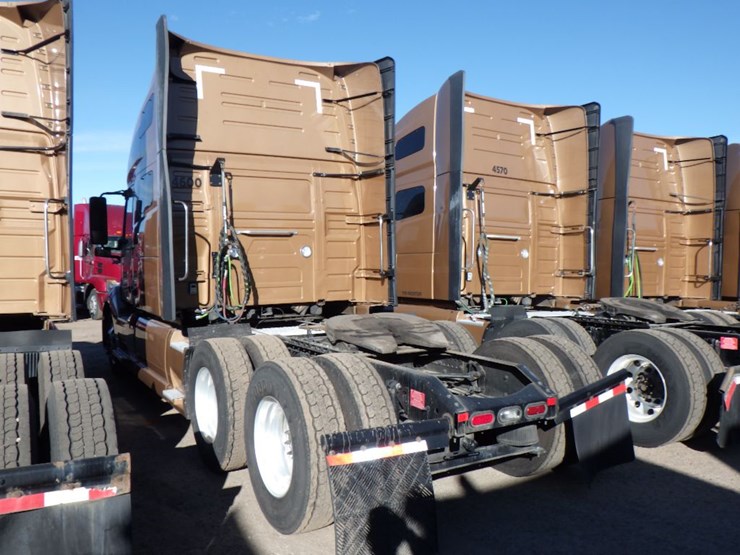 2022-volvo-vnl-760-image-15