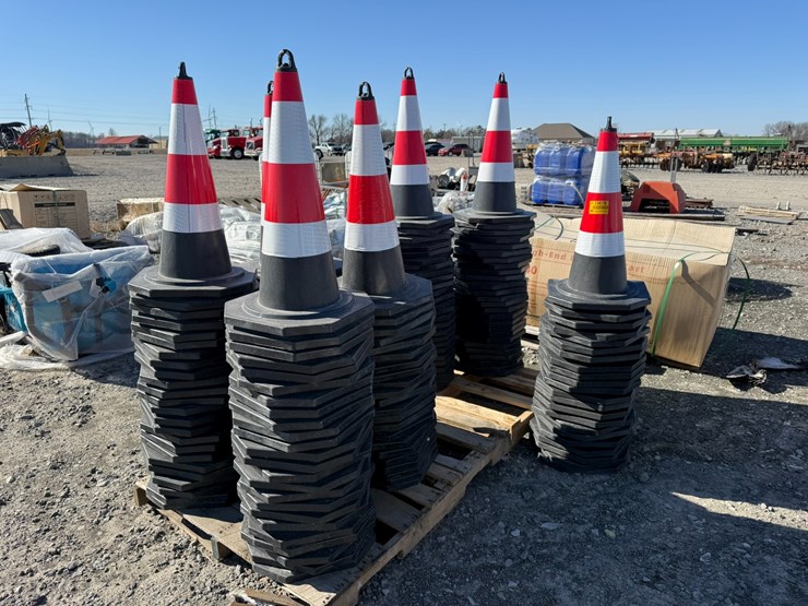 #33678-•-unused-lot-of-traffic-cones-image-1
