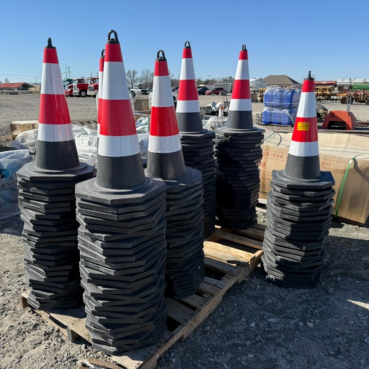 #33678 • Unused Lot of Traffic Cones