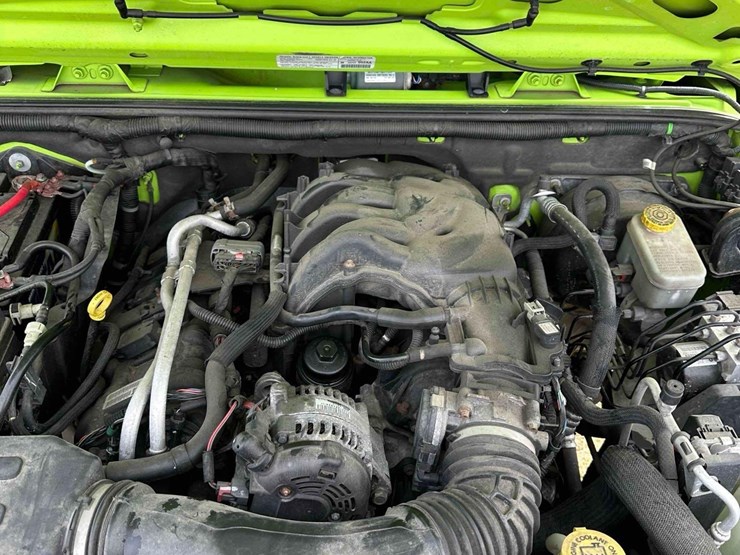 2013-jeep-wrangler-sport-image-13