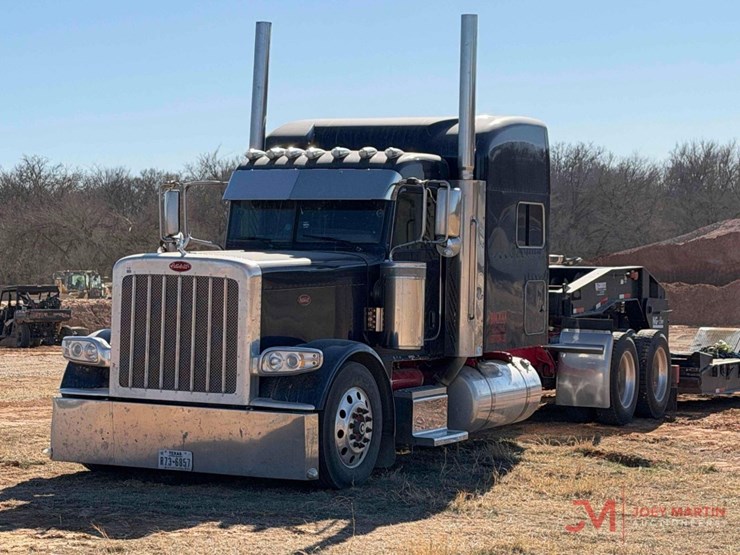 2021-peterbilt-389-image-2