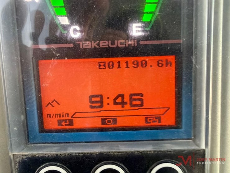 2020-takeuchi-tb230-image-15