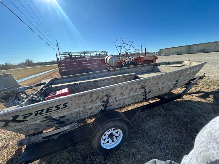 #37821-•-xpress-16'-flat-bottom-fishing-boat-w/-trailer-image-3