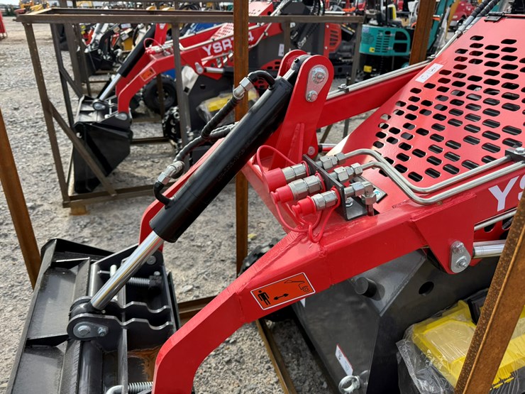 #22787-•-unused-agt-ysrt114-stand-on-tracked-loader-ysrt142025l110321-image-18