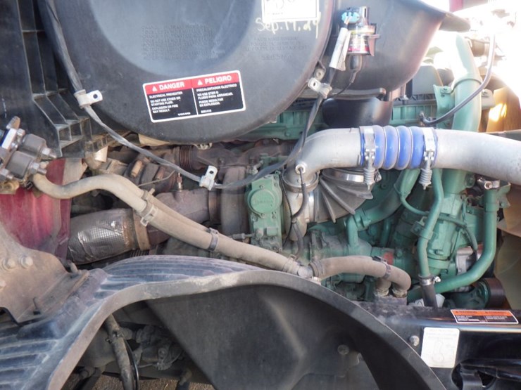 2021-volvo-vnl-300-image-19