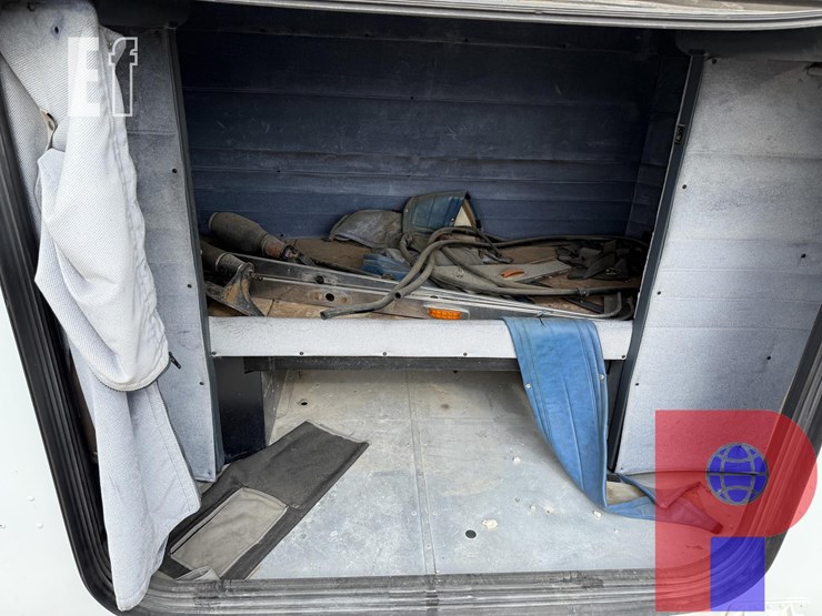 63-peterbilt-sleeper-w/-air-ride-components-image-2