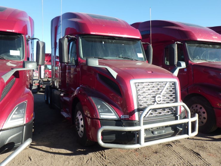 2020-volvo-vnl-760-image-3