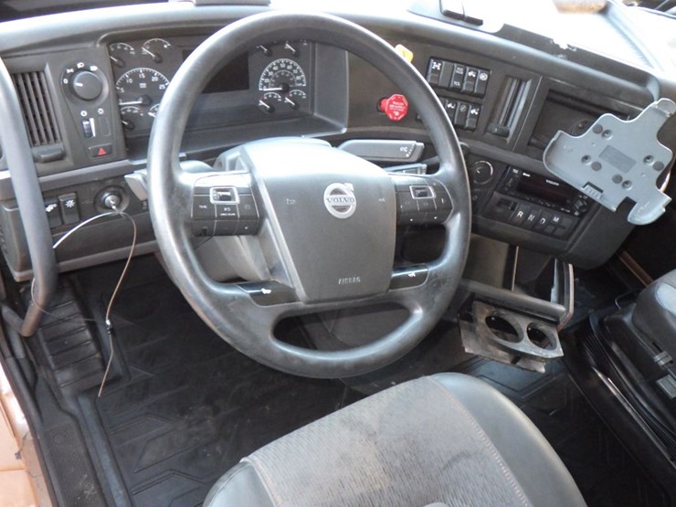 2022-volvo-vnl-760-image-19