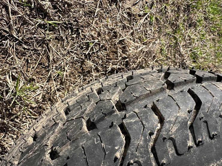 #36275-•-lot-of-(2)-205/65-10-tires-&-rims-image-7