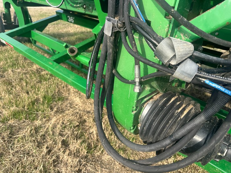 2015-john-deere-630d-image-15