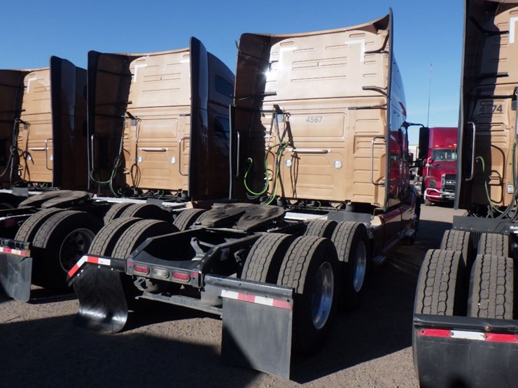 2022-volvo-vnl-760-image-7