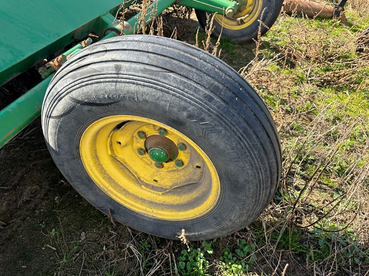 john-deere-520-image-12