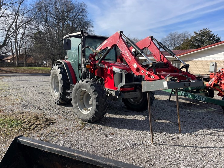 2018-massey-ferguson-4710-image-2