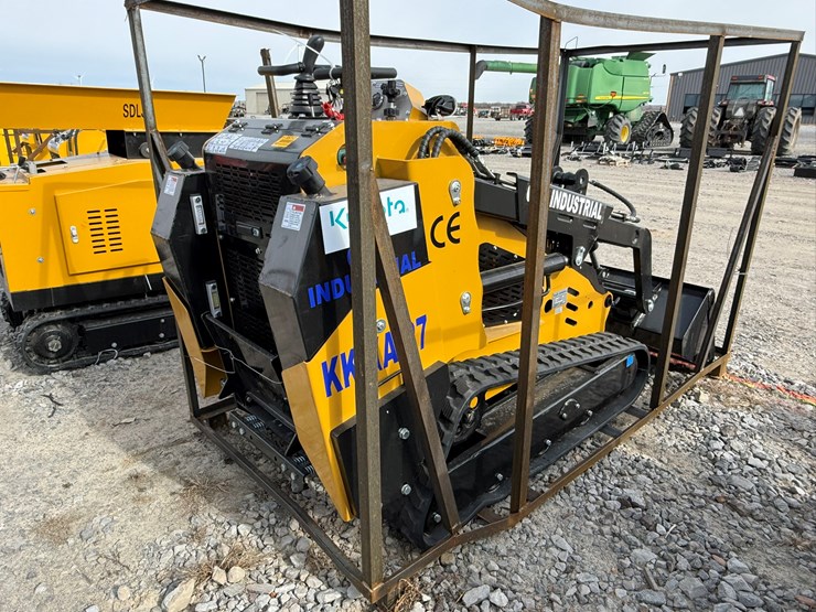 #77-•-unused-cfg-kkta27-stand-on-tracked-loader-kkta272025l110878-inv#-35713-image-4