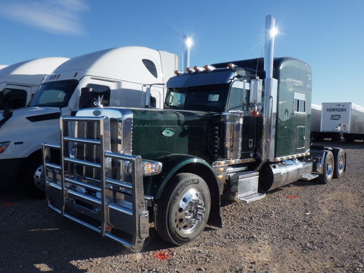 2023-peterbilt-389-image-1