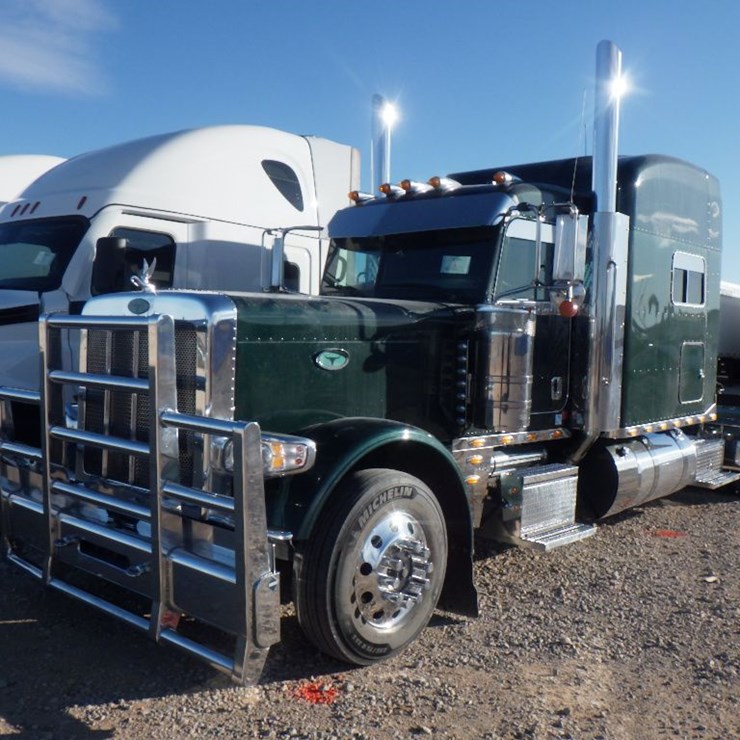 2023 PETERBILT 389