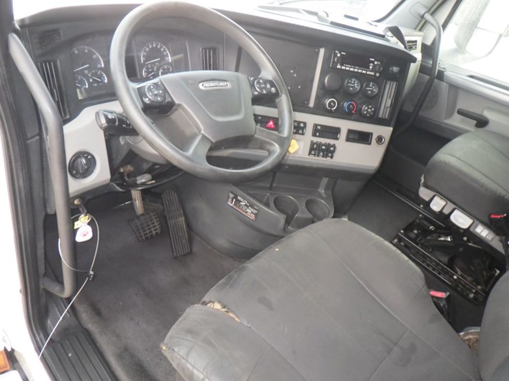 2022-freightliner-cascadia-126-image-19