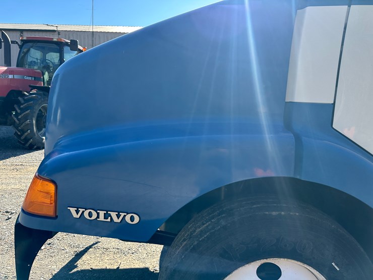 1998-volvo-vn-image-30