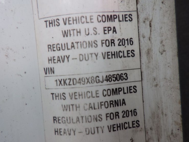 2016-kenworth-t880-image-17