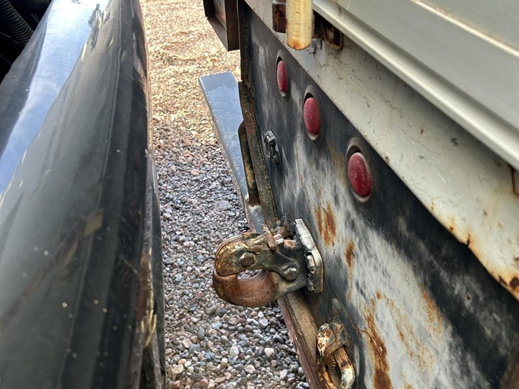 2016-volvo-f613-image-11