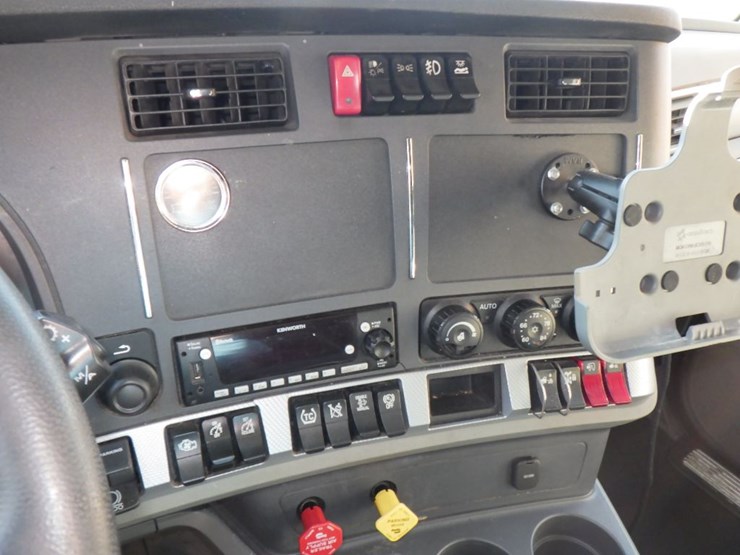 2022-kenworth-t680-image-19