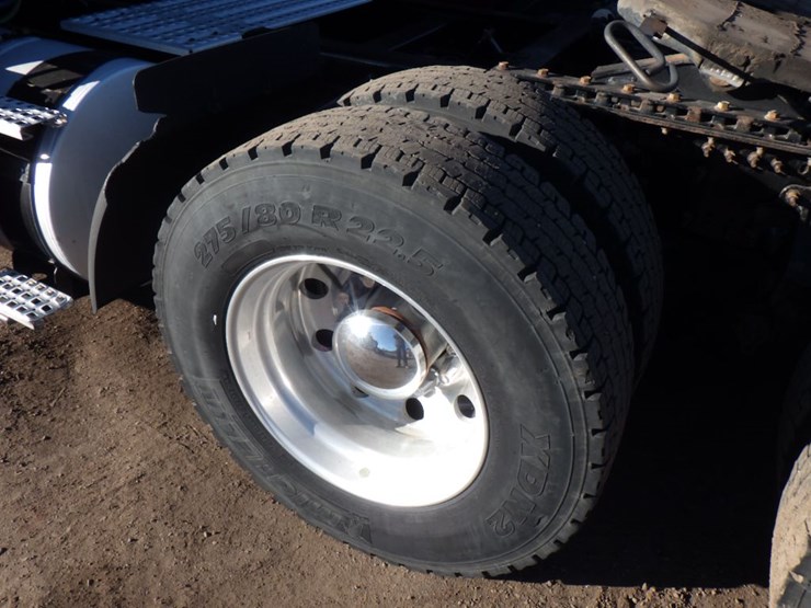 2020-volvo-vnl-760-image-12