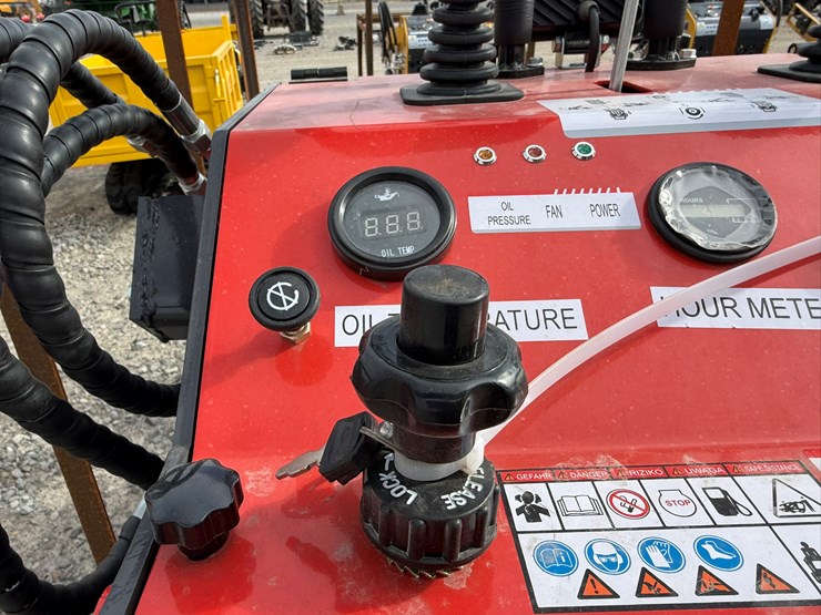 #22787-•-unused-agt-ysrt114-stand-on-tracked-loader-ysrt142025l110321-image-30