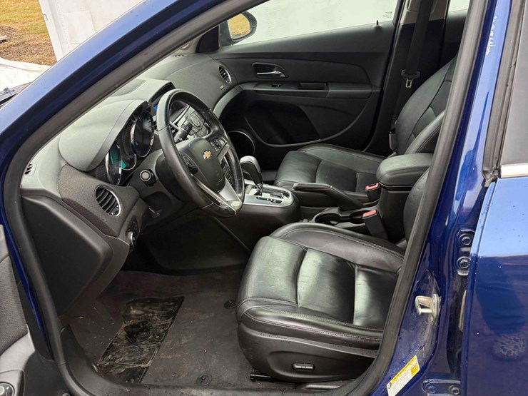 2012-chevrolet-cruze-rs-image-12