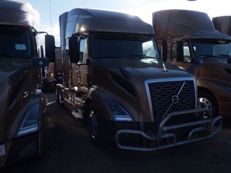 2022-volvo-vnl-760-image-3