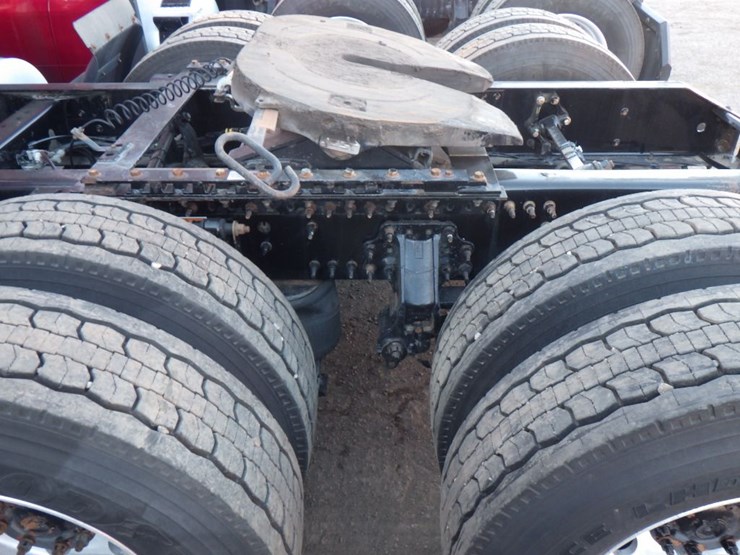 2020-volvo-vnl-760-image-14