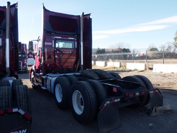 2021-volvo-vnl-300-image-10