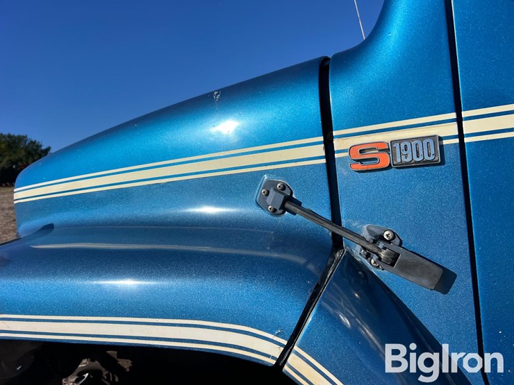 1983-international-f1954-tri/a-grain-truck-image-11