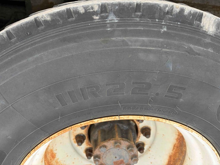 2011-international-digger-derrick-truck-image-12