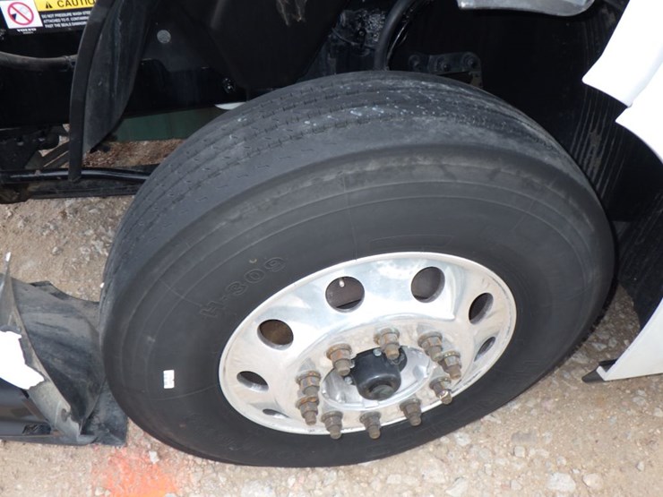 2021-volvo-vnl-860-image-27